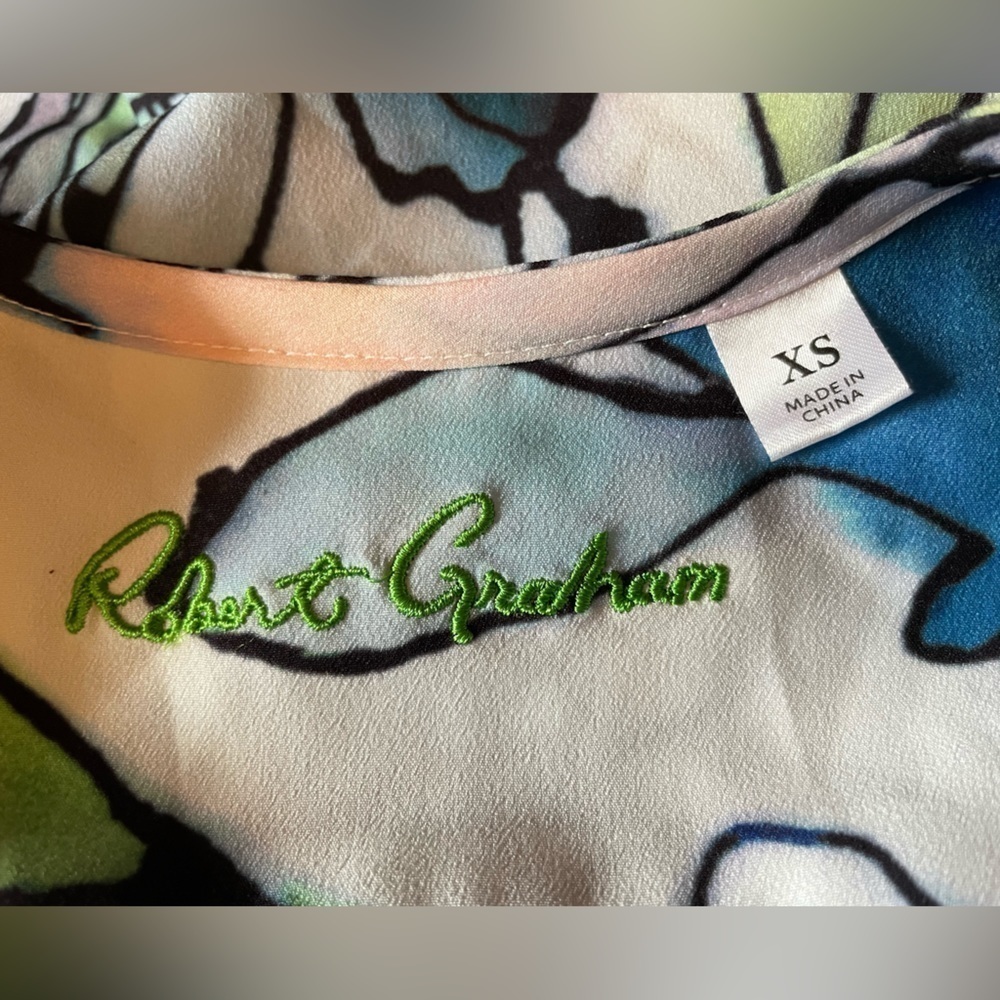 Robert Graham Caitlin shift dress; self tie belt; split neck; floral pattern - Picture 4 of 6